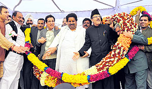 JKPCC president Saifuddin Soz being felicitated by Congress workers and leaders at a rally in Jammu on Sunday