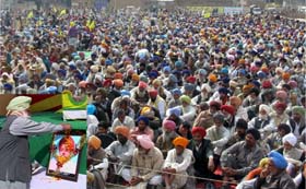 Tributes paid to Sadhu Singh Takhtupura on his second death anniversary at Takhtuwala village in Moga district on Monday