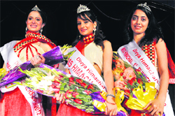 Miss Himachal 2012 Vaishali (centre), first runners-up Nisha Jamwal (right) and second runners-up Varuna Sharma at the Gaiety Theatre in Shimla