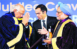 PM Manmohan Singh and Agiculture Minister Sharad Pawar at the Golden Jubilee Convocation of the Indian Agricultural Research Institute in New Delhi on Monday. 