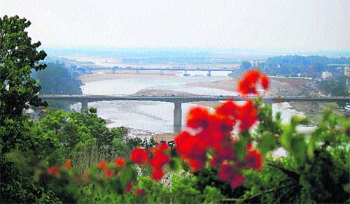 A view of the Tawi bridge captured from the Bagh-e-Bahu park in Jammu. 