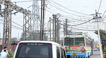 Dangerously hanging high-tension wires almost touching the roof of a bus on a busy road in Mandi Gobindgarh.