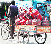 LPG cylinders being taken for distribution in Amritsar