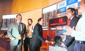 Indian Corporate Affairs Minister M. Veerappa Moily (C) strikes the gong at the launch of the new BSE Greenex index at the Bombay Stock Exchange on Wednesday