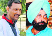 Chandigarh Comets coach Harendra Singh (L) and Sher-e-Punjab coach Rajinder Singh. 