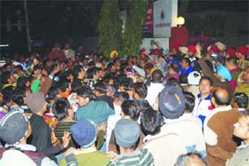Residents gherao the Shahkot police station in Shahkot