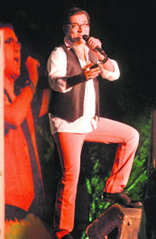 Abhijeet performs on Sunday evening.