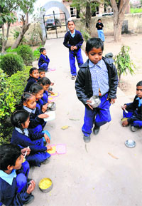 Children have their lunch.