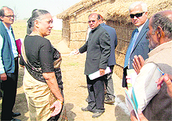 Governor Margaret Alva talks to a jail inmate during her visit to the Sampooranand open jail 