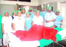 Rohtak PGIMS doctors, who removed a 22-kg tumour (inset) from Suresh Devis abdomen