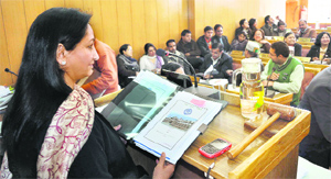 Mayor Madhu Sood presents the Municipal Corporation budget for 2012-2013 in Shimla on Monday. 