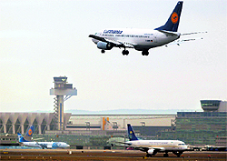 A Lufthansa Boeing 737-500 aircraft flies in to land at Frankfurt/Main airport, Europe's third busiest, on Tuesday. Airport operator Fraport and Lufthansa are seeking an injunction after trade union GdF urged control tower staff to join strike action, now in its third week, by airfield staff at the airport