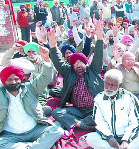 PRTC employees also went on the warpath outside the gate of bus stand demanding regularisation of contract workers