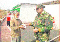 Commanding Officer, 61 Rashtriya Rifles, provides financial assistance to Abdul Aziz in Katra.
