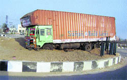 A truck rammed into a roundabout near Gill village after the driver failed to manoeuvre the vehicle.