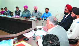 Narinder Kumar Bassi, community AIDS educator, interacts with NSS coordinators of 30 colleges of the district at a workshop organised in Bathinda on Wednesday. 