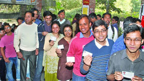 JNU students queue up to cast their votes during the polling for the students union in New Delhi on Thursday. 