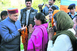 Chief Minister PK Dhumal interacts with village women at Kaloh in Hamirpur on Thursday.