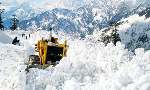 A snow-clearing operation in full swing near Gulaba, 23 km from Manali, on the Manali-Leh highway on Thursday. 