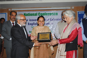 Managing director of Baba Farid Group of Institutions presents a memento to one of the dignitaries on Day 1 of the national conference organised at BFGI in Bathinda on Friday.