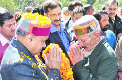 Residents welcome Chief Minister PK Dhumal at Nagrota Surian in Kangra