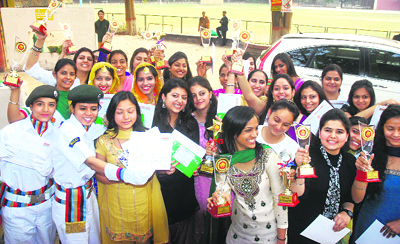 MCMDAV students pose with prizes after the annual prize distribution function held at the college campus