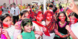 Girls from Punjab and Sindh divisions from Pakistan enjoy Holi with gulal in Haridwar