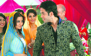 Tusshar Kapoor and Kulraj Randhawa in Chaar Din Ki Chandni 