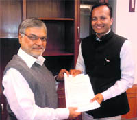 MP Naveen Jindal submits a memorandum to Union Minister for Surface Transport and Highways CP Joshi in New Delhi.
