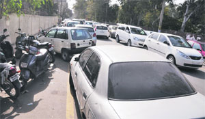 Haphazardly parked vehicles on the College Road led to a traffic jam