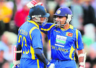 Sri Lankas Tillakaratne Dilshan (L) is congratulated by his captain Mahela Jayawardene after scoring his 50 against Australia in Brisbane on Tuesday.