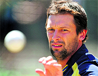 Australias Ben Hilfenhaus catches the ball during a practice session in Adelaide on Wednesday. Australia and Sri Lanka play the decisive final on Thursday