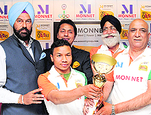 Rana Sodhi, Sandeep Jajodia, Suranjoy Singh, Gurbax Singh Sandhu and Ravinder Talwar with the symbloic torch for the Go for Gold initiative in Chandigarh on Wednesday