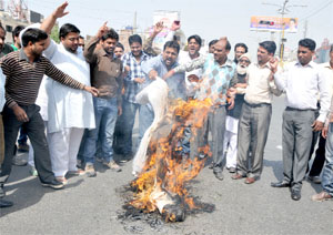 Members of the VHP and other organisations burn the effigy of the J&K government to protest against the reported reduction in the duration of the Amarnath Yatra.