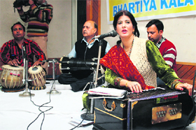 Deepali Wattal, a renowned singer, performs during a function organised by the Bharatiya Kala Sangam in Jammu 