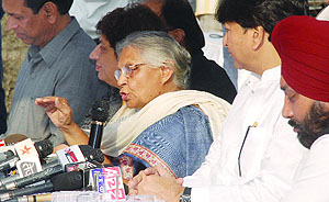 Chief Minister Sheila Dikshit along with her Cabinet colleagues addresses a press conference in New Delhi on Monday.