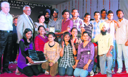 Haryana Education Minister Geeta Bhukkal and Deenbandhu Chhotu Ram University of Science and Technology Vice-Chancellor HS Chahal with one of the winning teams of Techno-Rhythm