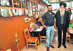 	Khushwant Singh (L) and Fauja Singh