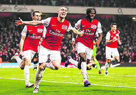 Arsenal's Thomas Vermaelen (2nd L) celebrates after scoring the winner against Newcastle United at The Emirates Stadium in London on Monday. Arsenal won the match 2-1 to move within one point of third-place Tottenham Hotspur. 