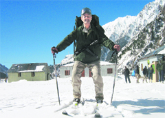 An ITBP jawan skiing to the border posts on Indo-China border in Pithoragarh