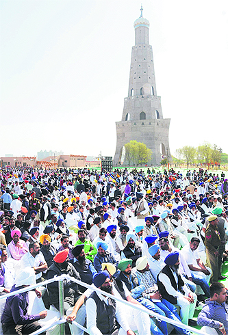 Crowds at the historic Chappar Chiri wait for the VIPs to arrive. 