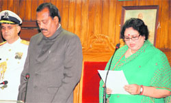 Congress leader Amrita Rawat is administered the oath of office as a legislator at Vidhan Sabha in Dehradun on Thursday. 