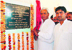 Chief Parliamentary Secretary Prahlad Singh Gillankhera inaugurates classrooms at a government school in Chinder