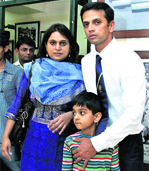 Dravid with wife Vijeta and his son 