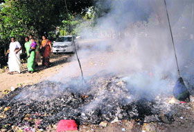 Despite a ban, garbage set on fire at Sector 30 in Chandigarh.