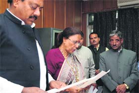 Congress MLA Indira Hriyadesh is administered the oath of office by pro tem Speaker Shailender Mohan Singhal in Dehradun on Monday