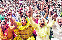 West Pakistan refugees raise slogans during a demonstration in support of their demand for citizenship in Delhi on Tuesday