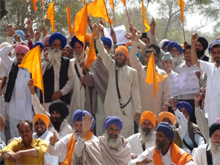 Members of the Shiromani Akali Dal (Amritsar) accompanied by SGPC member Gurpreet Singh Jhabbar protesting against the death penalty to Balwant Singh Rajoana in Mansa on Thursday.