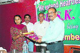 Officers of the State Bank of Patiala felicitate SK Mahant (right) during his visit to Fatehabad. 