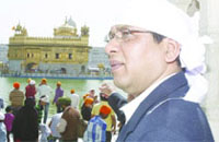 A member of IIT Delhi team visits the Golden Temple. 